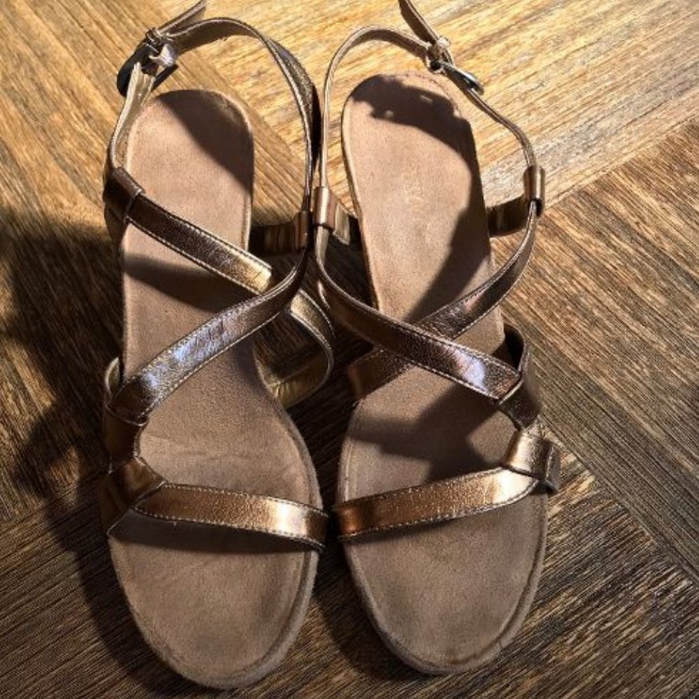 Aerosoles Gold Bronze Strappy Wedge Like New Sandals Size 8.5